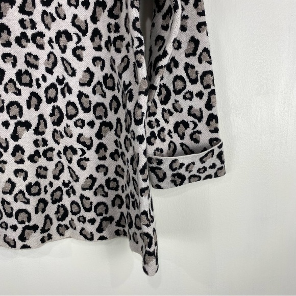 Tahari Leopard Animal Print Rolled Sleeves Stretchy Pullover‎ Sweater Size Small - Picture 2 of 5